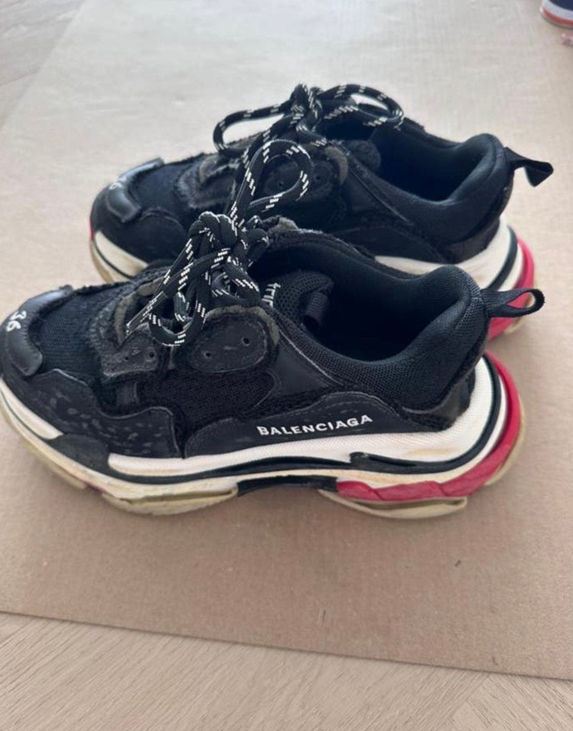 Balenciaga Triple S, Ophalen, Zo goed als nieuw, Zwart, Sneakers of Gympen