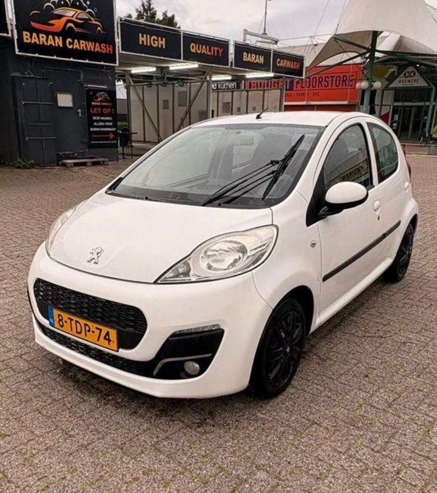 Peugeot 107 1.0 12V 5DR 2013 Wit, Voorwielaandrijving, 4 stoelen, Origineel Nederlands, Handgeschakeld