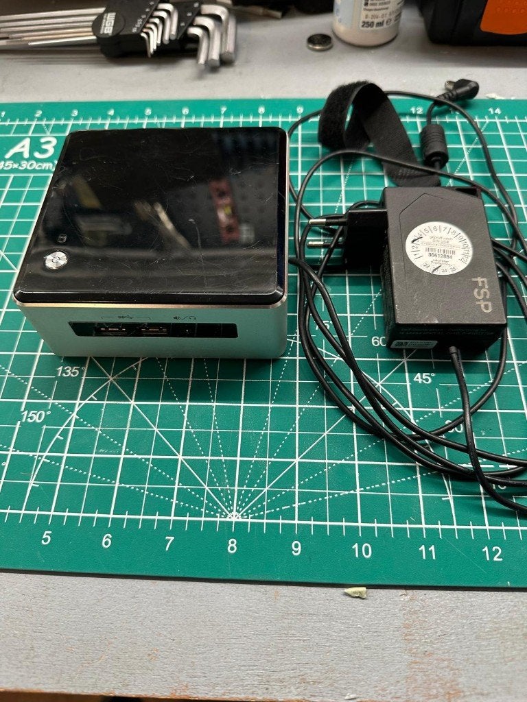 Intel NUC5i3RYH i3-5010U 16GB geheugen 120GB Samsung SSD, Gebruikt, 2 tot 3 Ghz, Intel NUC, Ophalen of Verzenden