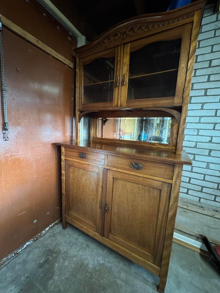 Oude boeren landelijke buffetkast, Ophalen