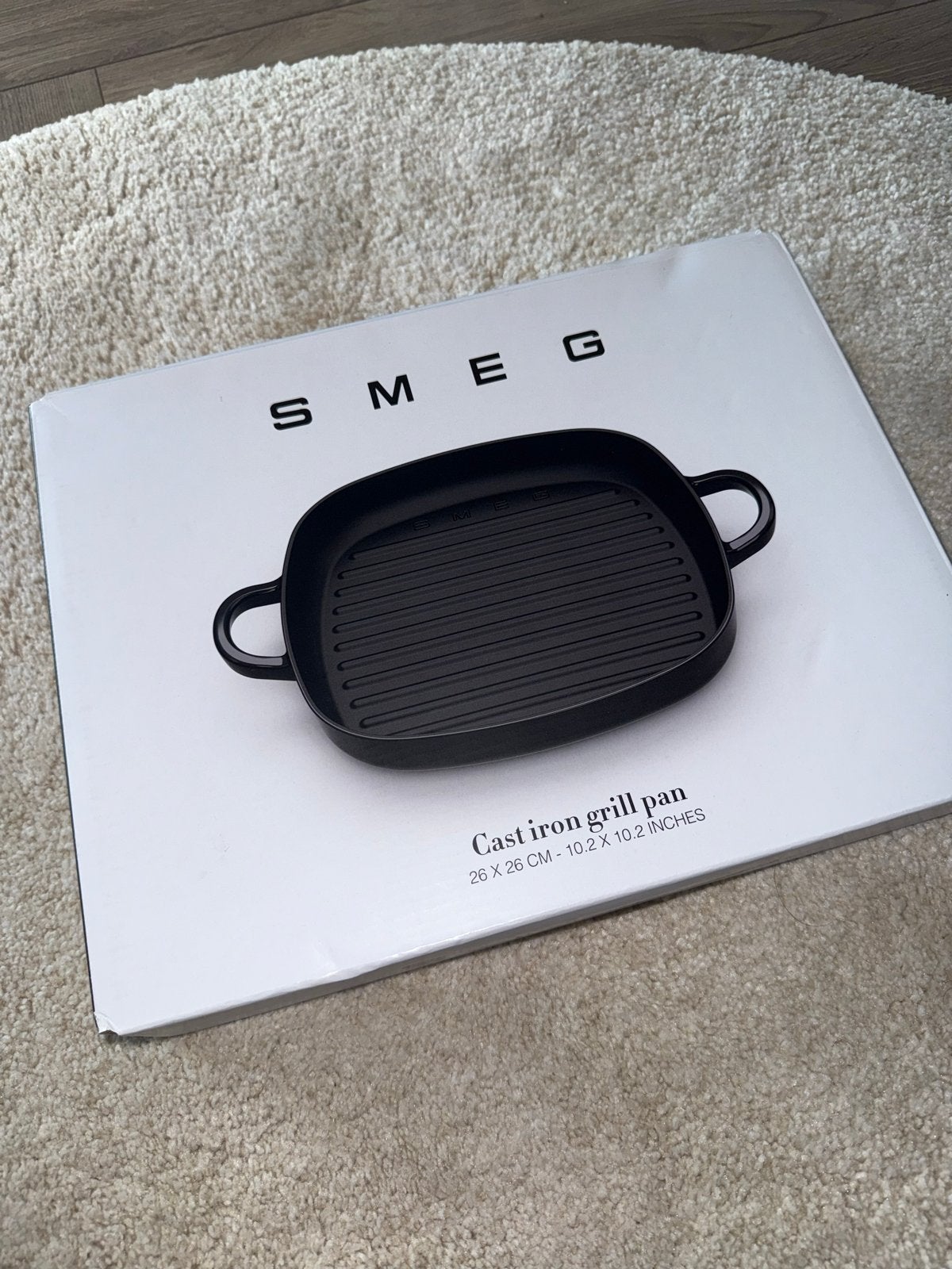 SMEG gietijzeren grillpan 26x26 cm - Nieuw in doos, Overige typen, Nieuw, Ophalen of Verzenden, Zwart