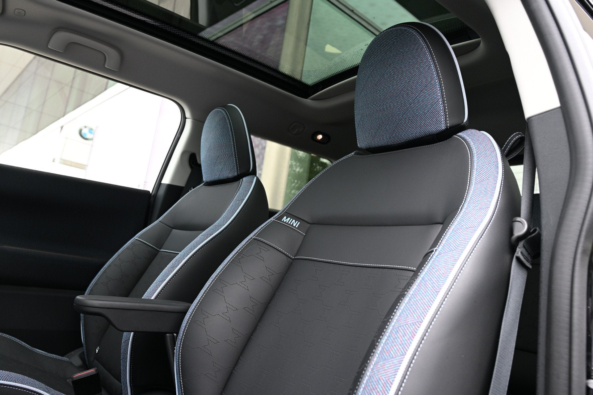 MINI Hatchback Cooper E / Classic / Pakket L / 17 inch Paral, Auto's, Dealer onderhouden, Stof, Gebruikt, Met garantie (alle)