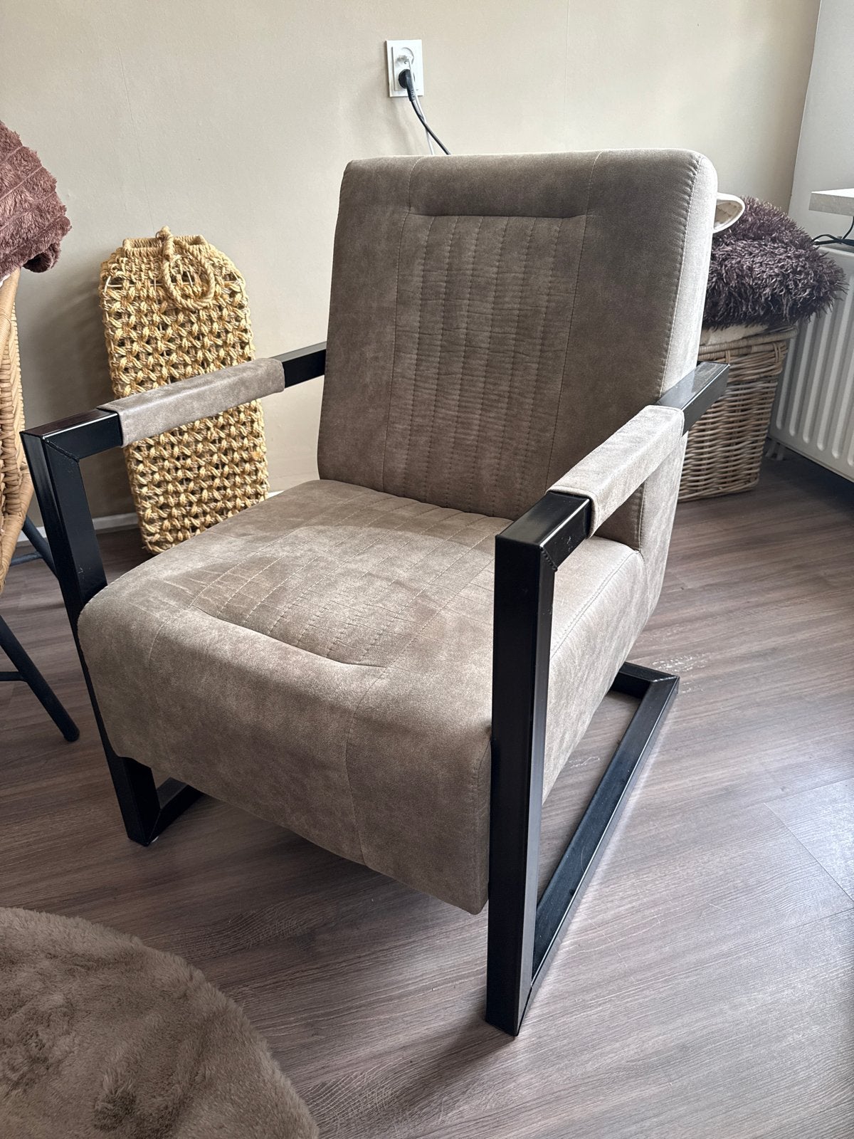 2 Moderne fauteuils met zwart metalen frame, Ophalen, Overige kleuren, Zo goed als nieuw, Metaal