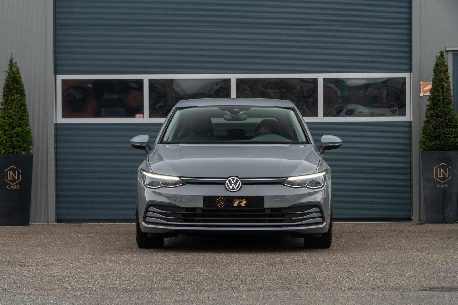 Volkswagen Golf 1.0 eTSI Life|Sfeerverlichting|stuurverwarmd, Auto's, Stof, Gebruikt, Met garantie (alle), 1202 kg