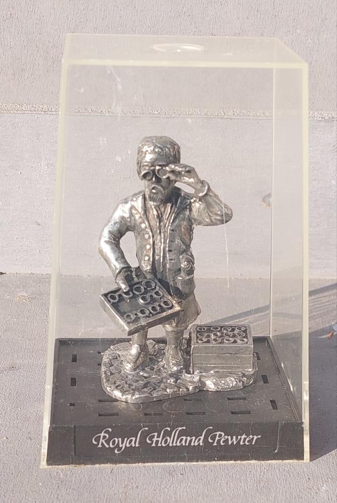 Royal Holland Pewter Beeldje: De opticien, Ophalen of Verzenden