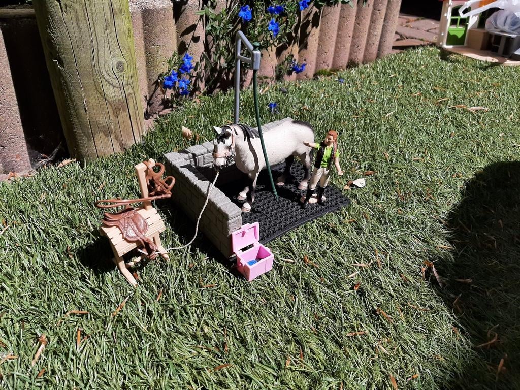 Schleich Paardenwasplaats met Paard en Ruiter, Ophalen of Verzenden, Zo goed als nieuw, Jongen of Meisje