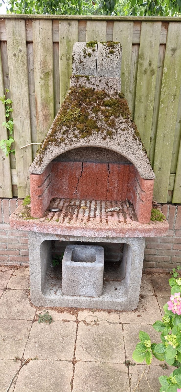 Stenen barbeque / vuurkorf gratis, Ophalen, Zo goed als nieuw