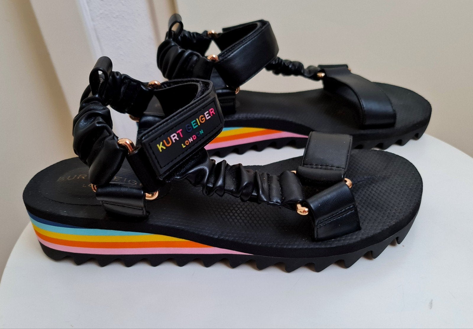 Geiger London sandalen maat 38 zwart gekleurde bandjes zgan, Ophalen, Zwart, Sandalen of Muiltjes, Zo goed als nieuw