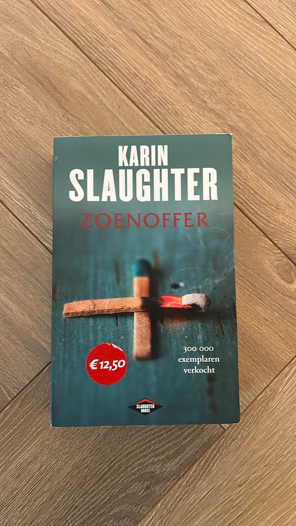Karin Slaughter - Zoenoffer, Boeken, Thrillers, Zo goed als nieuw, Ophalen of Verzenden
