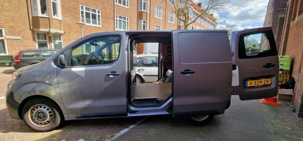 inclusief btw!! originele km stand 22100 apk tot 29 mei 2027, Voorwielaandrijving, Leder en Stof, Parkeersensor, Origineel Nederlands