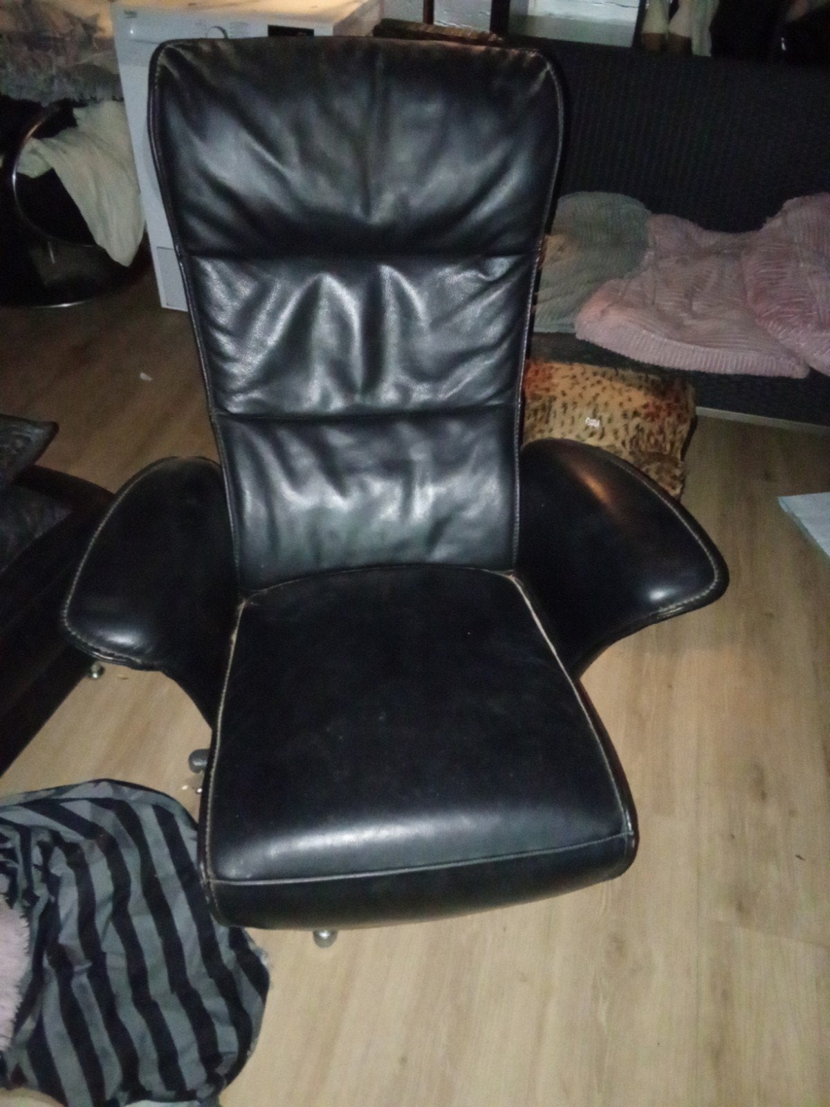 Gratis Zwarte Leren Relaxfauteuil - Comfortabel en Verstelba, Gebruikt, 100 tot 125 cm, Modern, Comfort, Ophalen of Verzenden
