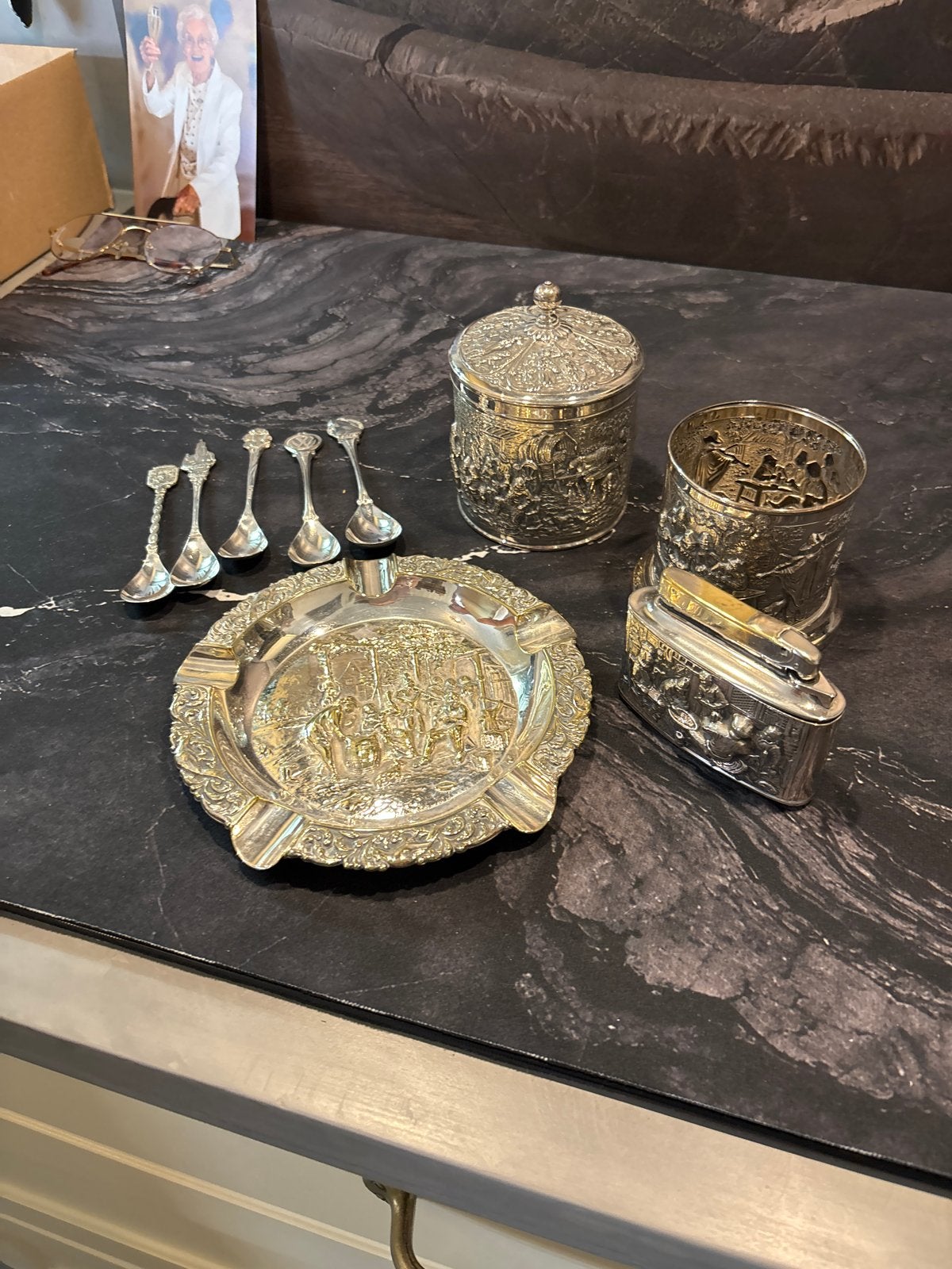 Verzilverde set: asbak, aansteker, potten en lepels, Antiek en Kunst, Antiek | Goud en Zilver, Ophalen, Zilver
