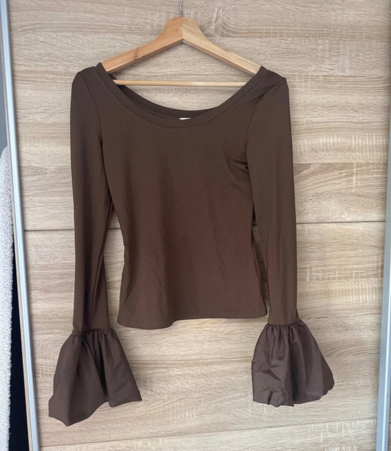Bruin truitje met uitlopende mouwen  nieuw  s/m, Kleding | Dames, Bruin, Nieuw, Ophalen of Verzenden, Lange mouw