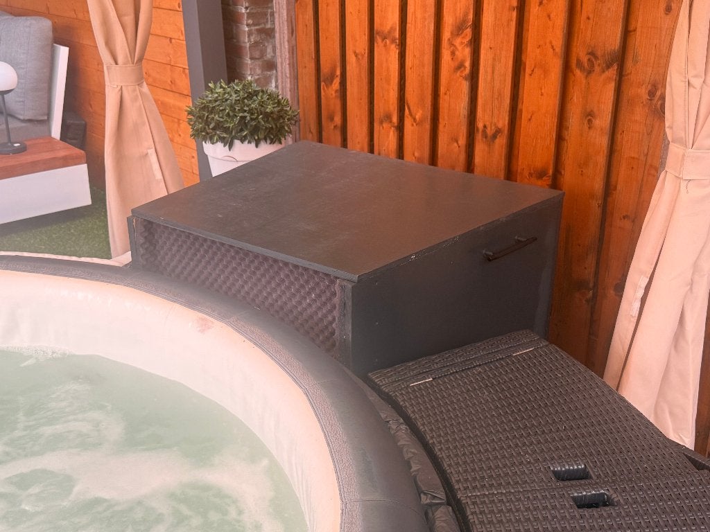 Foto 11 van Softub Resort 6 pers Jacuzzi met omkasting en leuke extra's