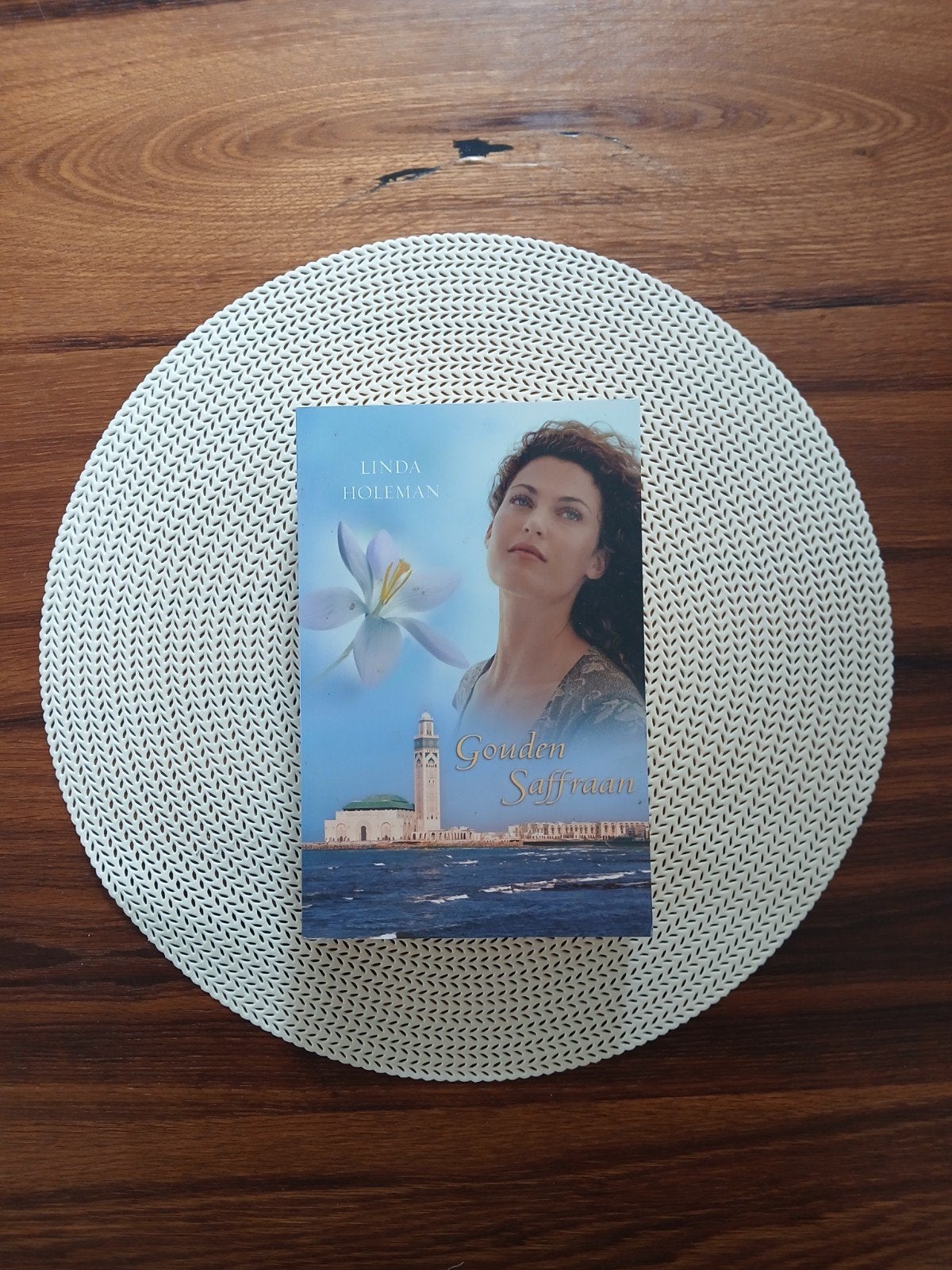 Linda Holeman - Gouden Saffraan, Ophalen of Verzenden, Zo goed als nieuw, Linda Holeman, Nederland