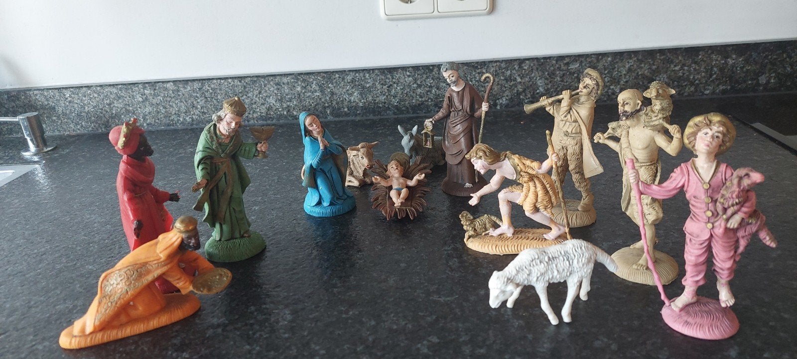 Complete Kerststal Set - 13 Beeldjes, Ophalen of Verzenden, Zo goed als nieuw