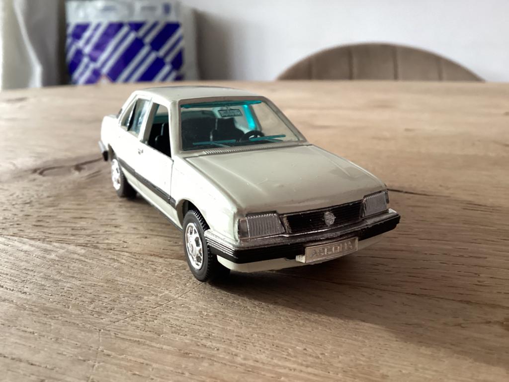 Opel Ascona C Gama 1:43 West Germany met openende delen, Hobby en Vrije tijd, Modelauto's | 1:43, Ophalen of Verzenden, Zo goed als nieuw