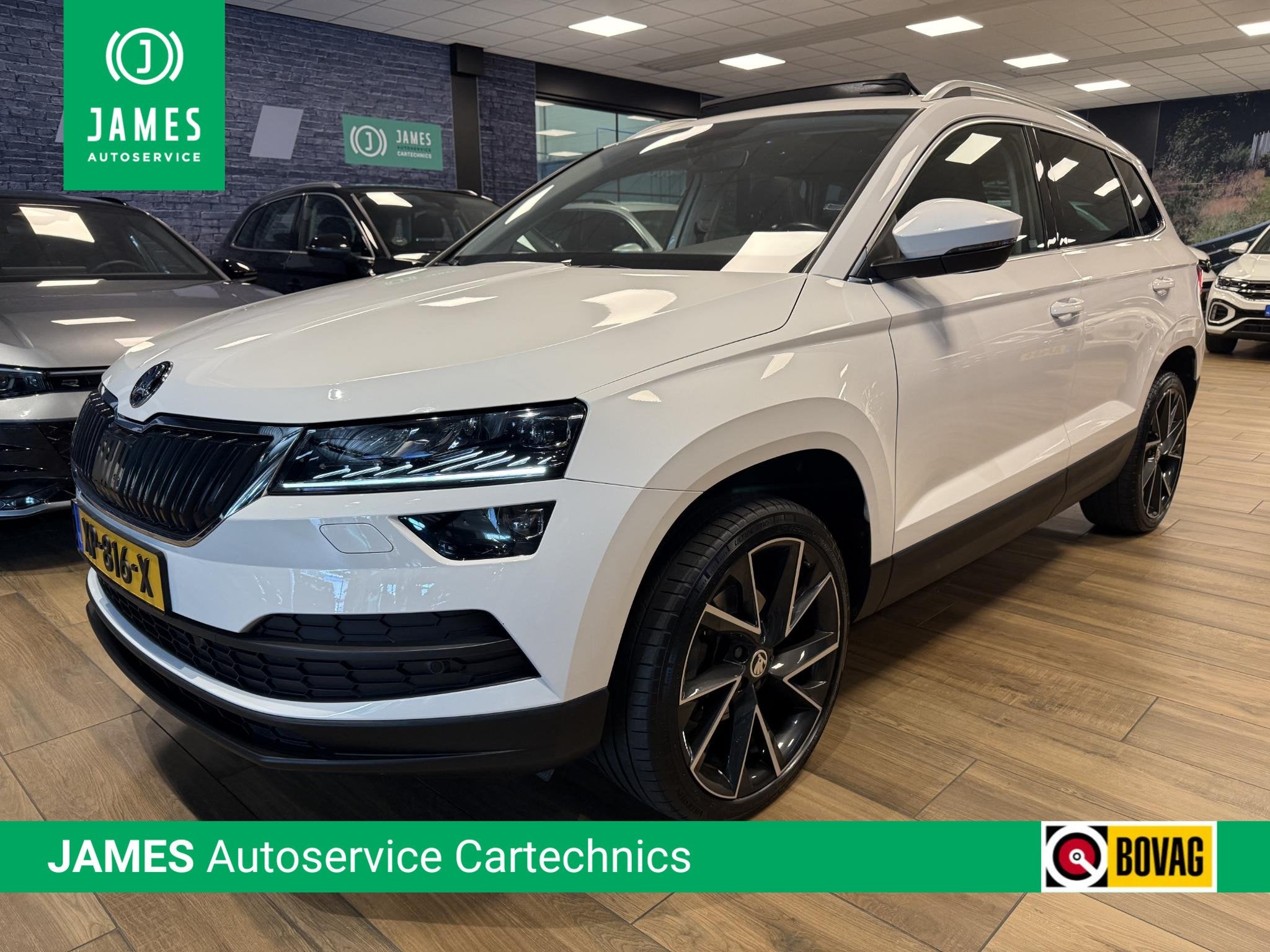 Skoda Karoq 1.0 TSI Style Business |DSG|PANO|CANTON|NAVI|CAR, Stof, Gebruikt, 1261 kg, 116 pk