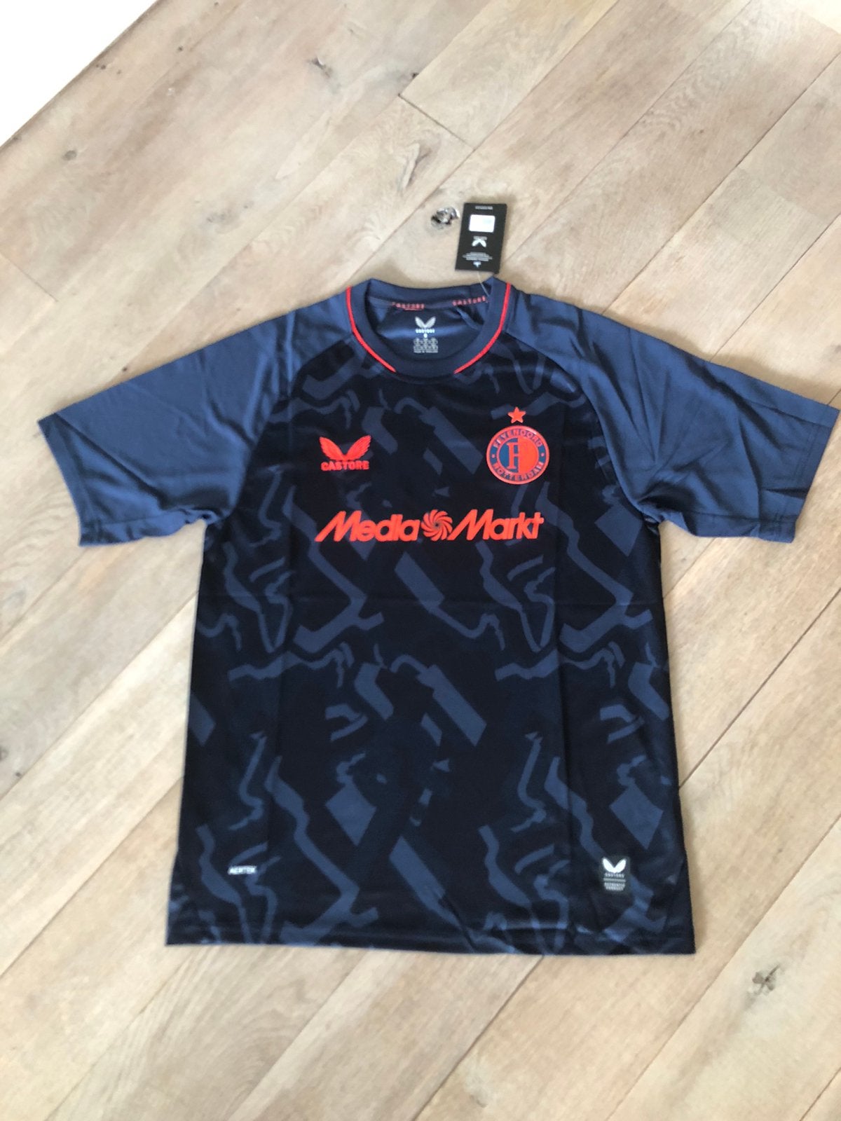Feyenoord 3e shirt 2026/2027 maat M, Ophalen of Verzenden, Zo goed als nieuw, Shirt