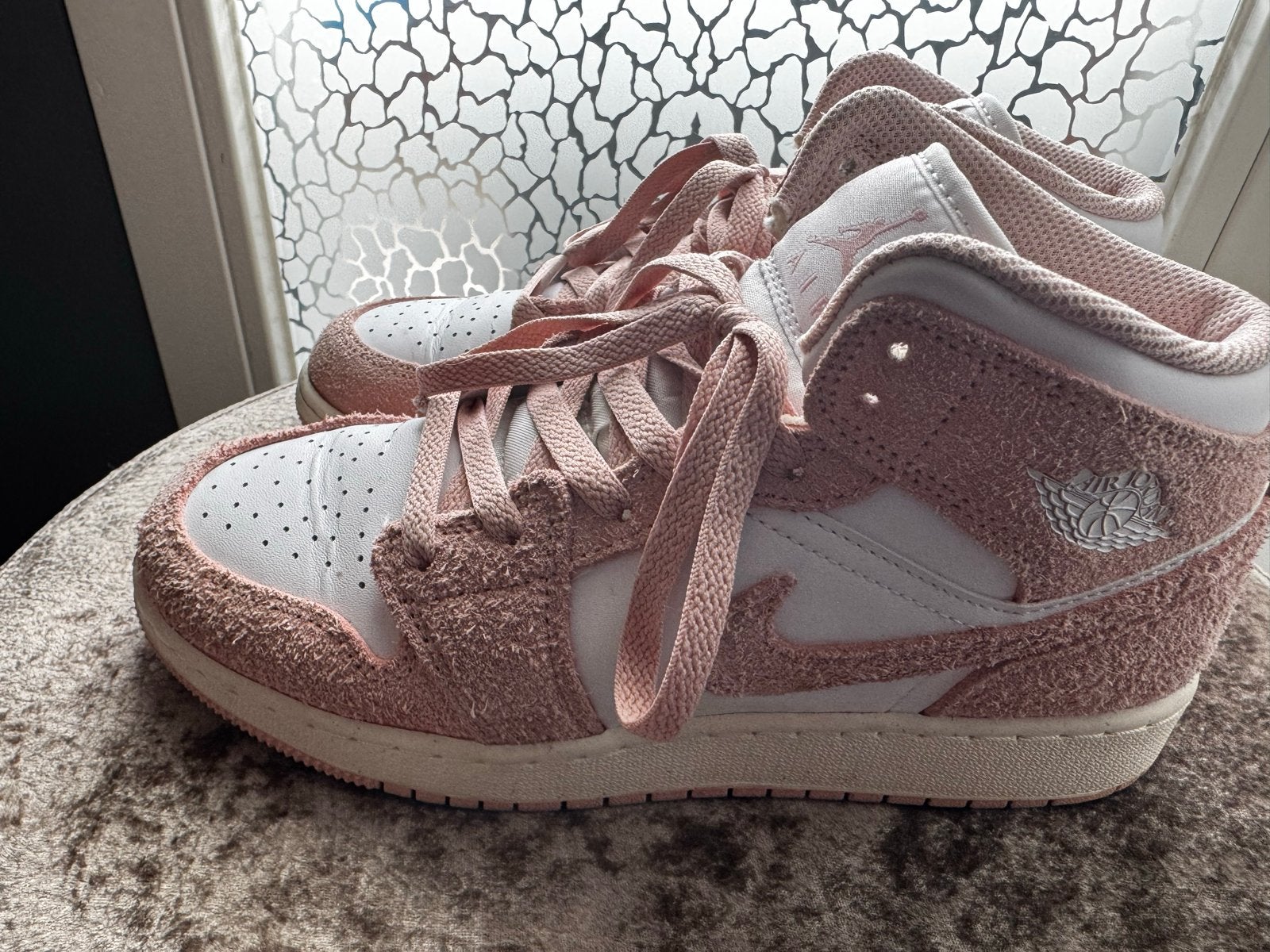 Nike Air Jordan 1 Mid Roze Maat 38, Kleding | Dames, Schoenen, Ophalen of Verzenden, Zo goed als nieuw, Roze, Sneakers of Gympen