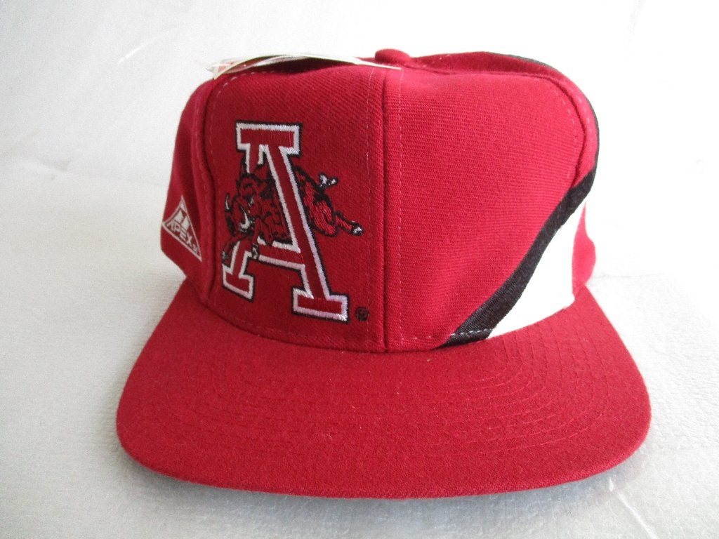 Arkansas razorbacks ncaa vintage snapback cap new with tags, Info@taurusvintage.nl, Nieuw, Pet, Apex