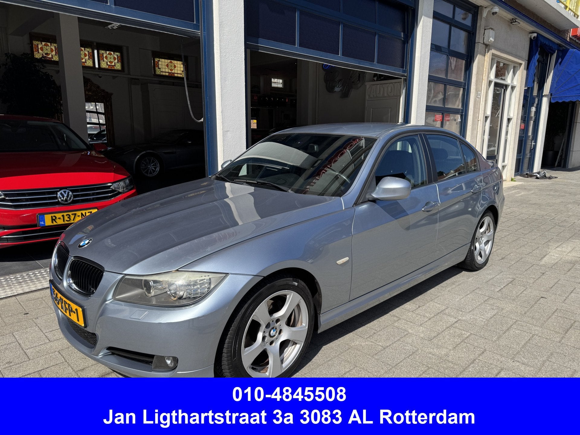 BMW 3-serie 320i Business Line NL AUTO IN NIEUW STAAT., Achterwielaandrijving, 4 cilinders, Blauw, Origineel Nederlands
