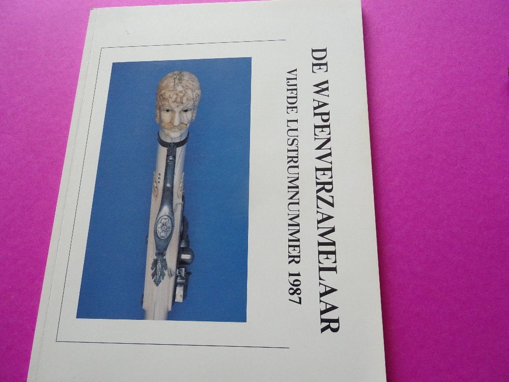 boek antieke wapens  pistool geweer pistool leger revolver, Antiek en Kunst, Ophalen of Verzenden