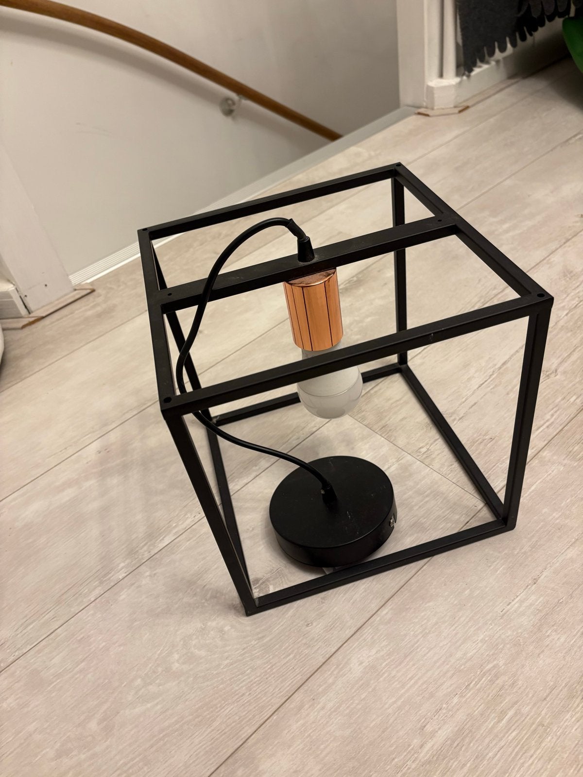 Moderne kubuslamp - Zwart metaal met koperen accent, Zwart, Zo goed als nieuw, Modern, Ophalen