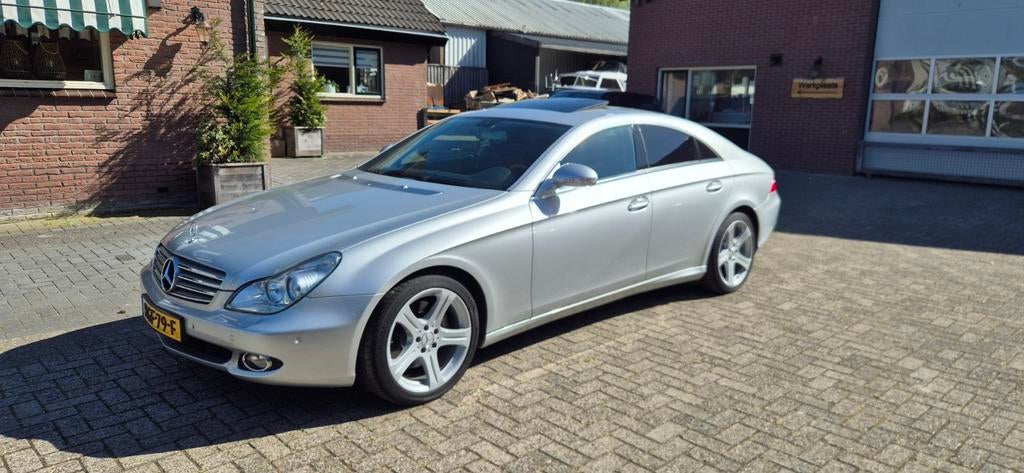 Mercedes CLS350 w219 145000km, Auto's, Automaat, Achterwielaandrijving, Zwart, Automatische klimaatregeling
