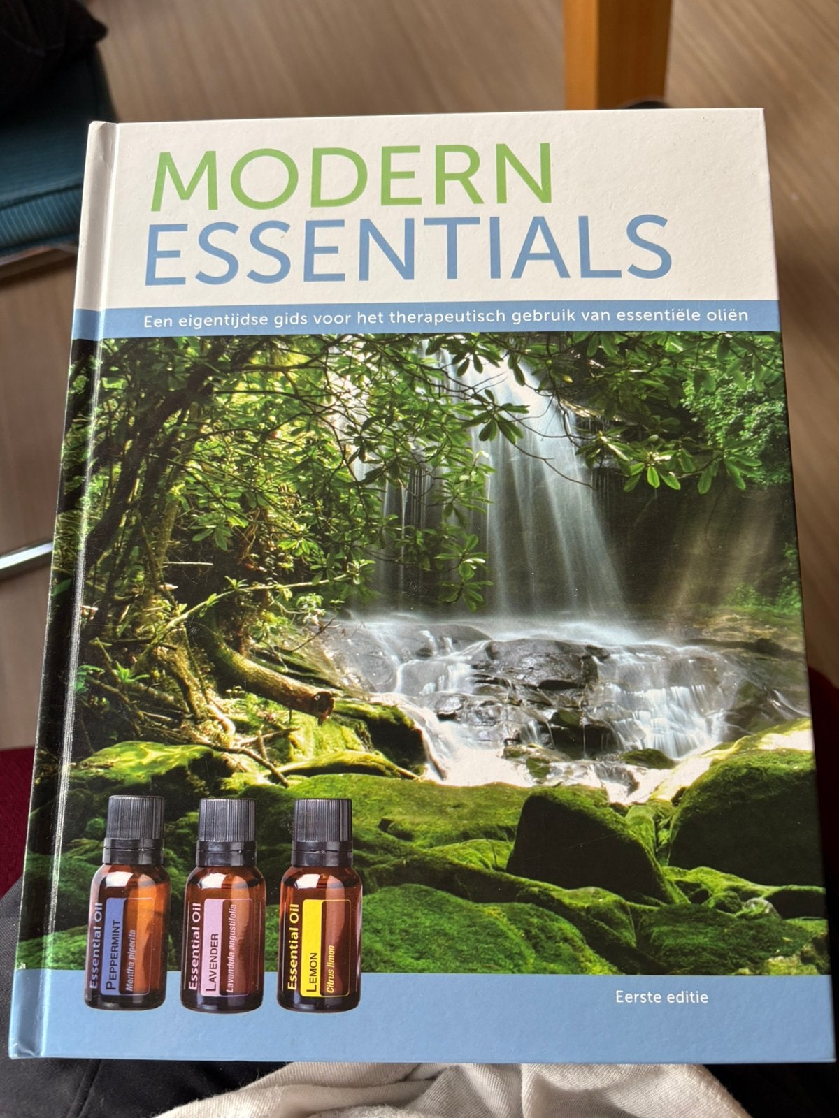 Modern Essentials, Boeken, Ophalen of Verzenden, Zo goed als nieuw