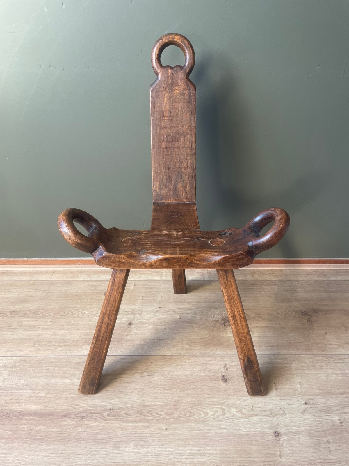 Antieke Spaanse geboortestoel / brutalist chair, Bruin, Zo goed als nieuw, Eén, Hout