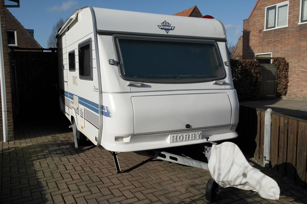 Hobby de luxe 10/400KB, Caravans en Kamperen, Dwarsbed, Hobby, Kachel, Kleine zit