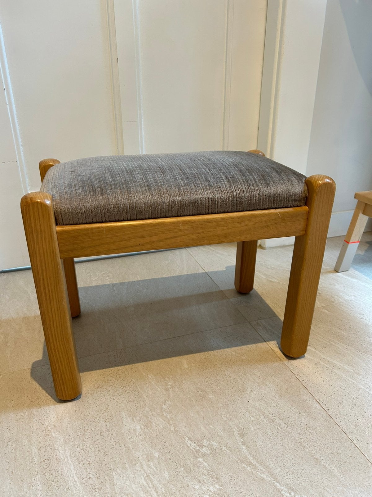 Massief (eiken) houten krukje/bankje, Huis en Inrichting, Banken | Voetenbanken en Poefen, Ophalen, Minder dan 50 cm, Minder dan 50 cm