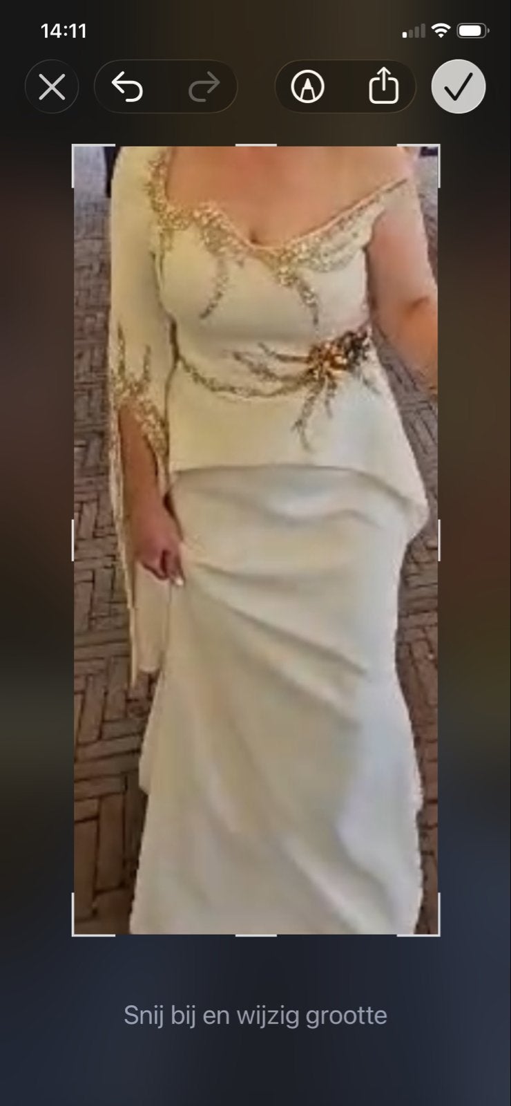 Elegante avondjurk met gouden borduursels , maat 38, Maat 38/40 (M), Beige, Ophalen of Verzenden, Zo goed als nieuw