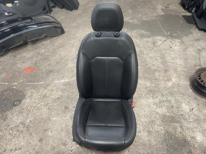 Stoel rechts van een Alfa Romeo Giulia, Auto-onderdelen, Interieur en Bekleding, Alfa Romeo, Gebruikt, 3 maanden garantie, Verzenden