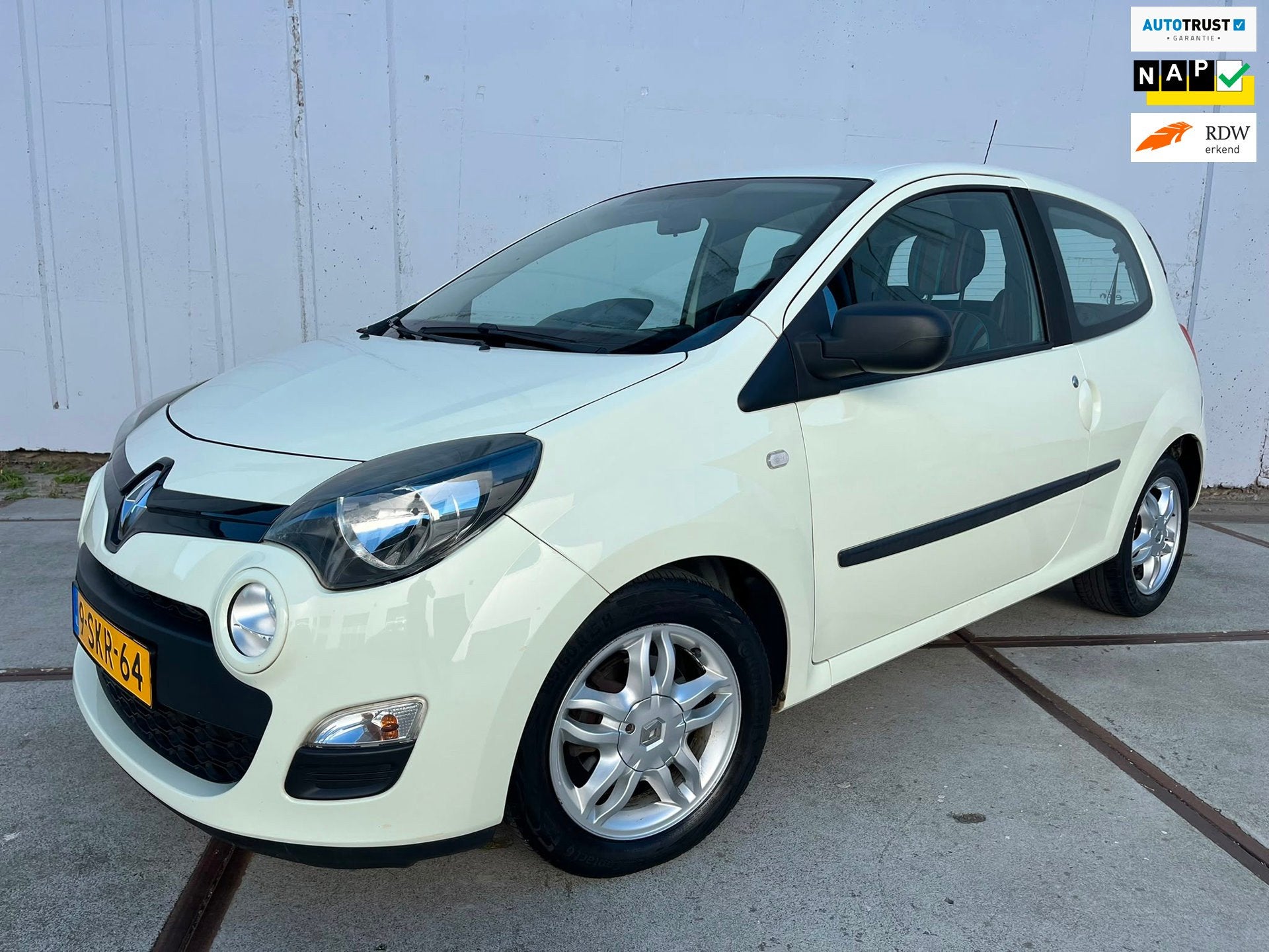 Renault Twingo 1.2 16V Parisienne Airco | bluetooth muziek e, Voorwielaandrijving, Gebruikt, Zwart, 4 cilinders