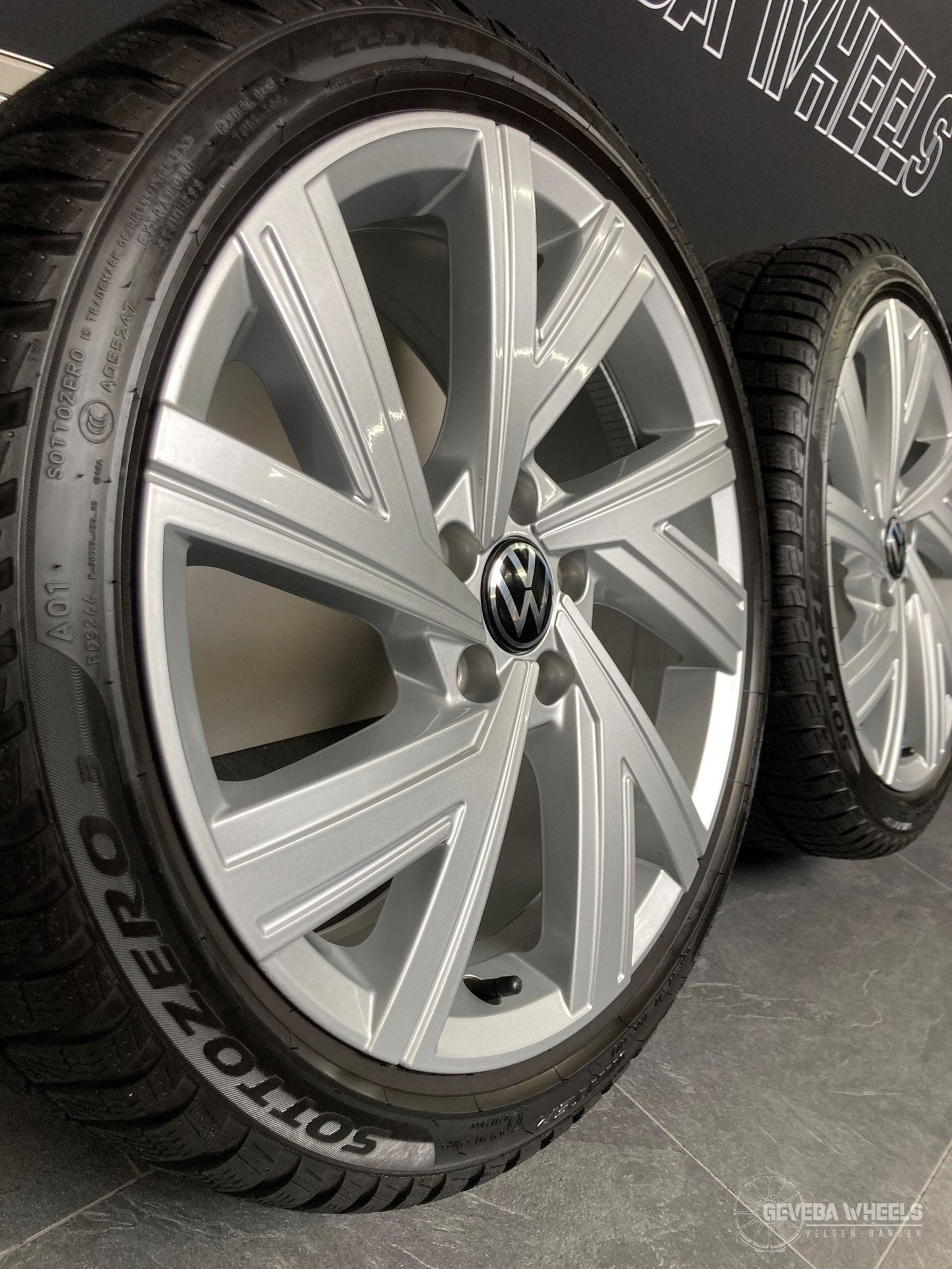18” originele Volkswagen Golf ‘Bergamo’ velgen winterbanden, Auto-onderdelen, Banden en Velgen, 18 inch, Gebruikt, -, -