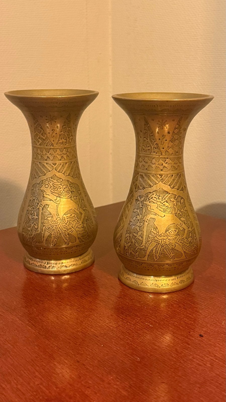 Balinese gegraveerde messing vazen (paar), Antiek en Kunst, Ophalen