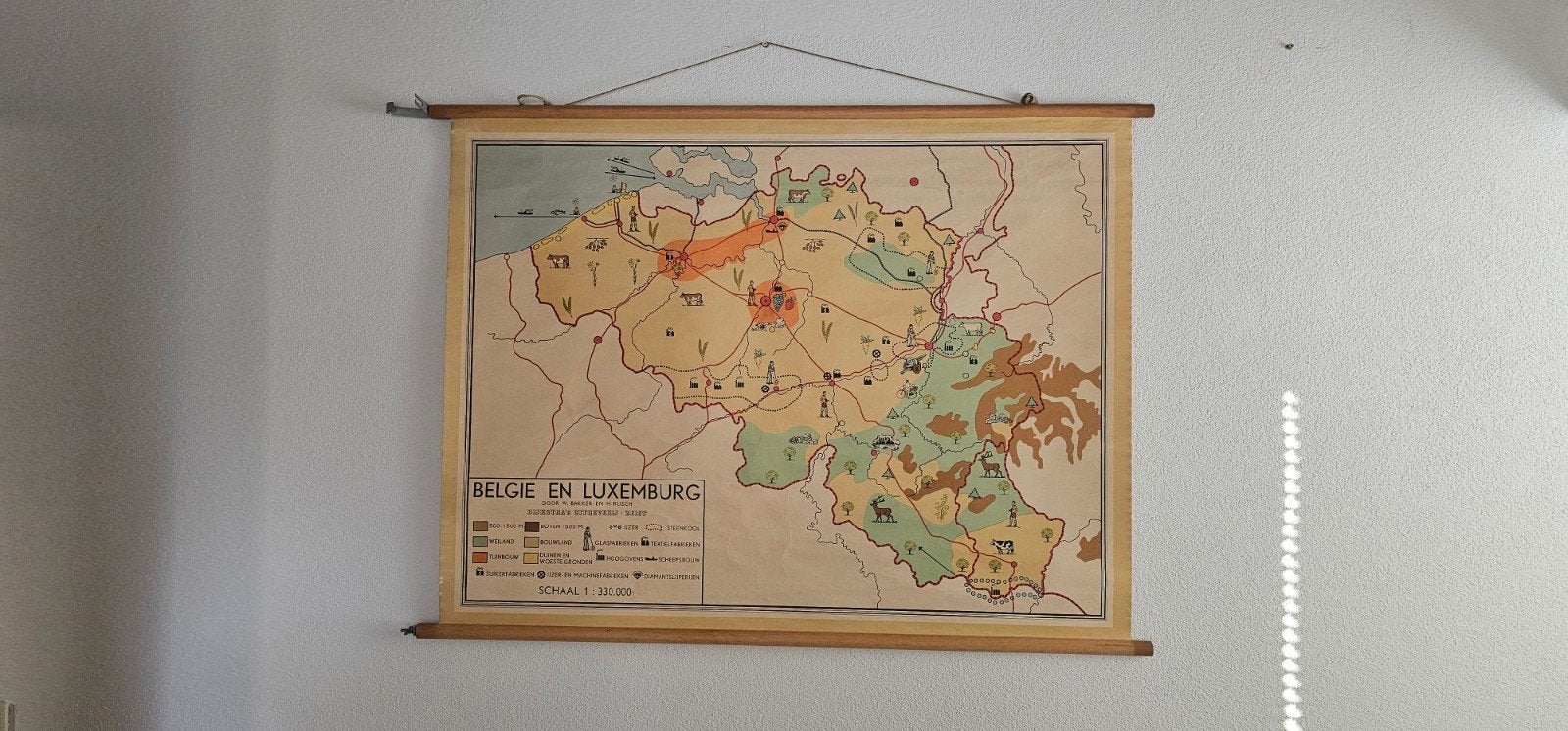 Vintage schoolkaart België en Luxemburg, 85x115 cm, Huis en Inrichting, Woonaccessoires | Schilderijen, Tekeningen en Foto's, Ophalen