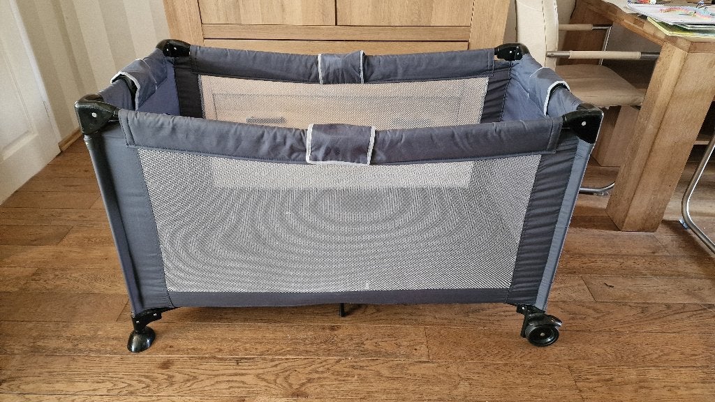 Baby/toddler portable/foldable/camping/travel cot/bed, Ophalen, Gebruikt