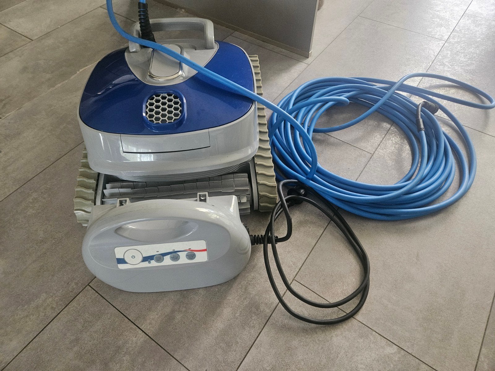Zwembad Robot, Ophalen