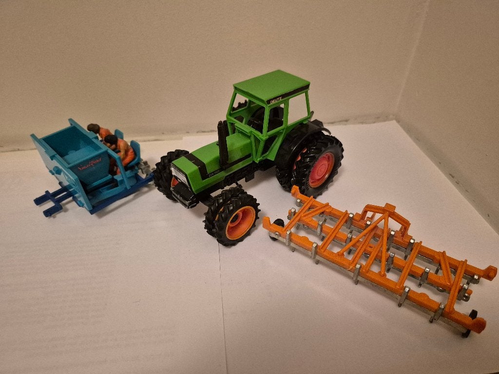 Britains Deutz DX110+Smallford+Front Cultivator, Ophalen of Verzenden, Zo goed als nieuw, Tractor of Landbouw, Britains