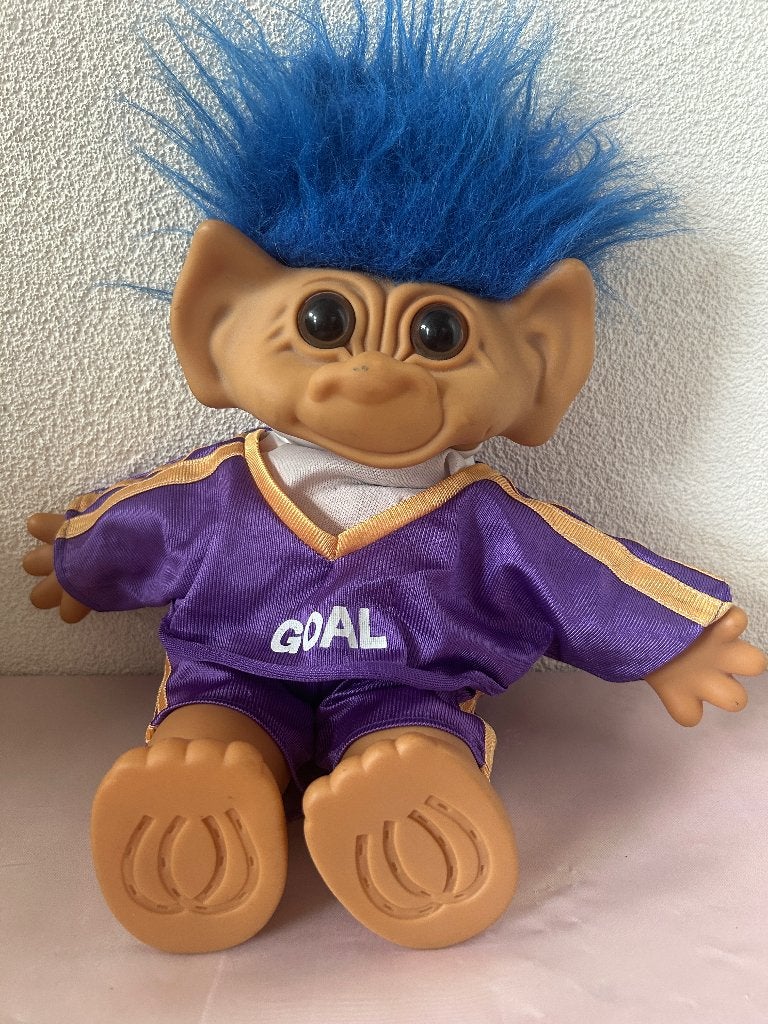 Vintage Uneeda Wishnik Heroes voetbal trol blauw haar, Uneeda Doll Company, Inc., Gebruikt, Ophalen of Verzenden, Info@uneedadoll.com