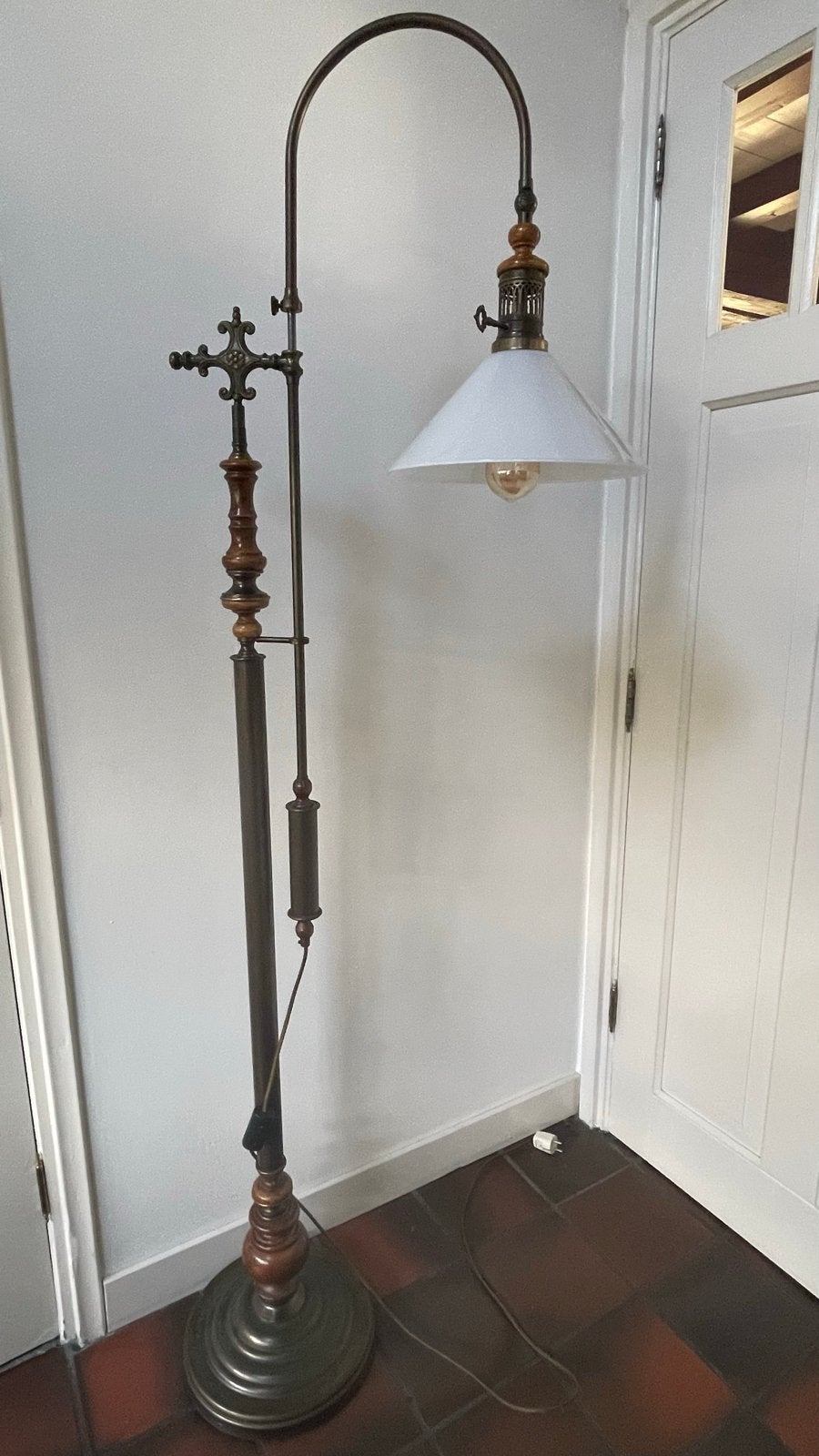 Antieke Vloerlamp met Verstelbare Arm en Melkglas Kap, Ophalen