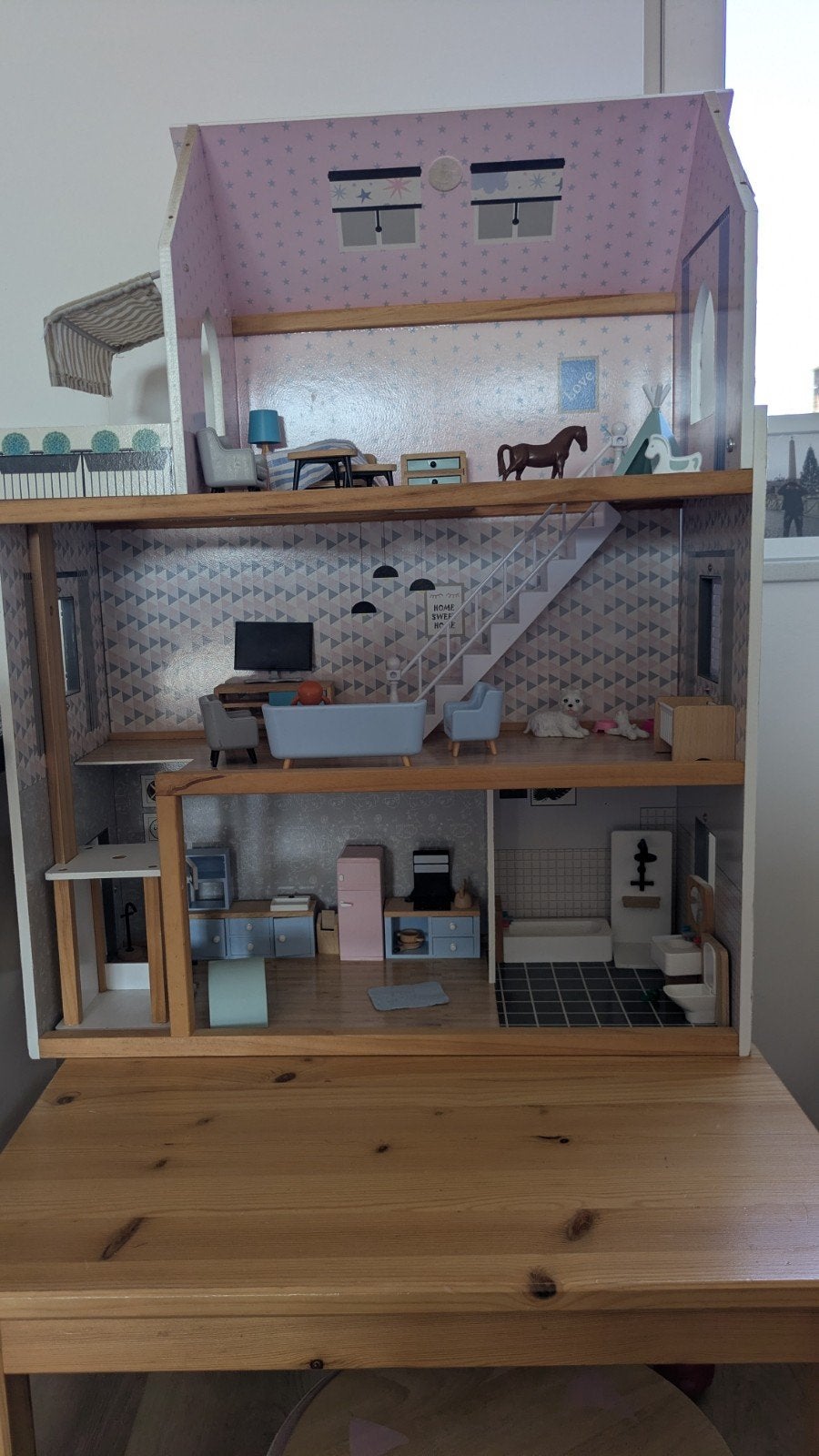 Groot Poppenhuis met Uitgebreide Meubelset en Accessoires, Verzamelen, Poppenhuizen en Toebehoren, Ophalen, Zo goed als nieuw