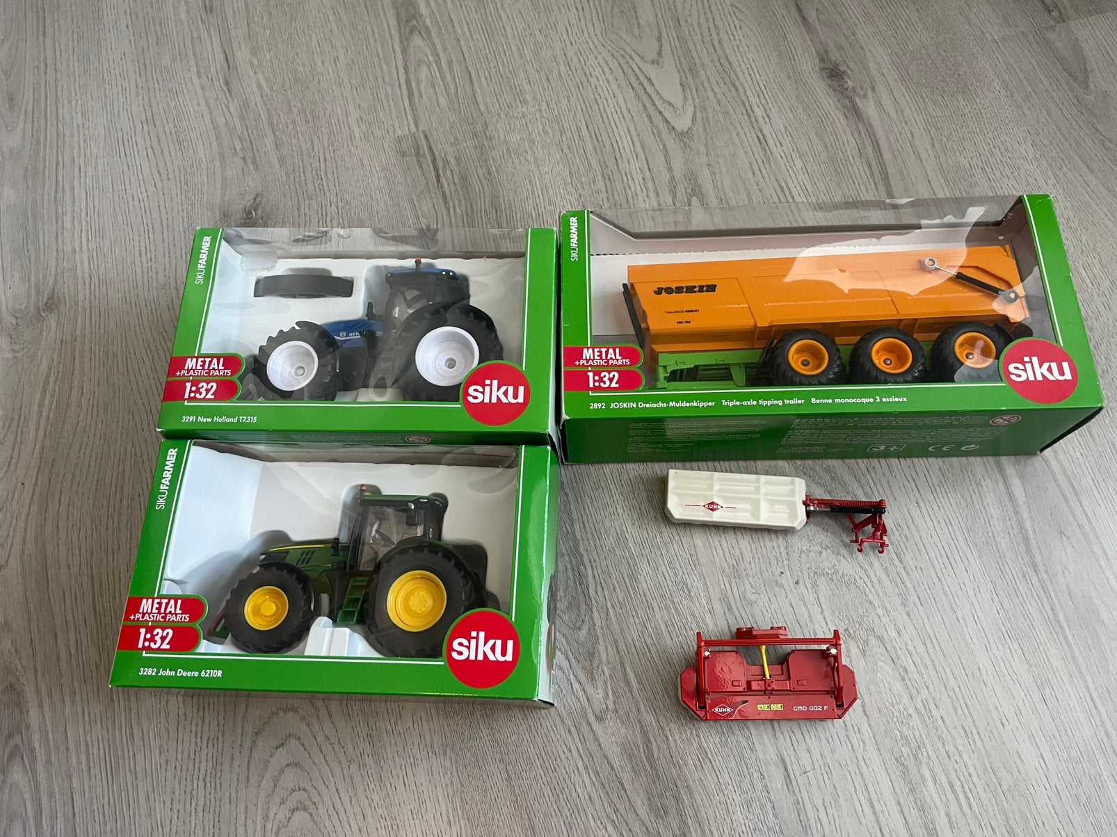 Diversen siku tractoren en werktuigen, zie omschrijving, Ophalen, Zo goed als nieuw