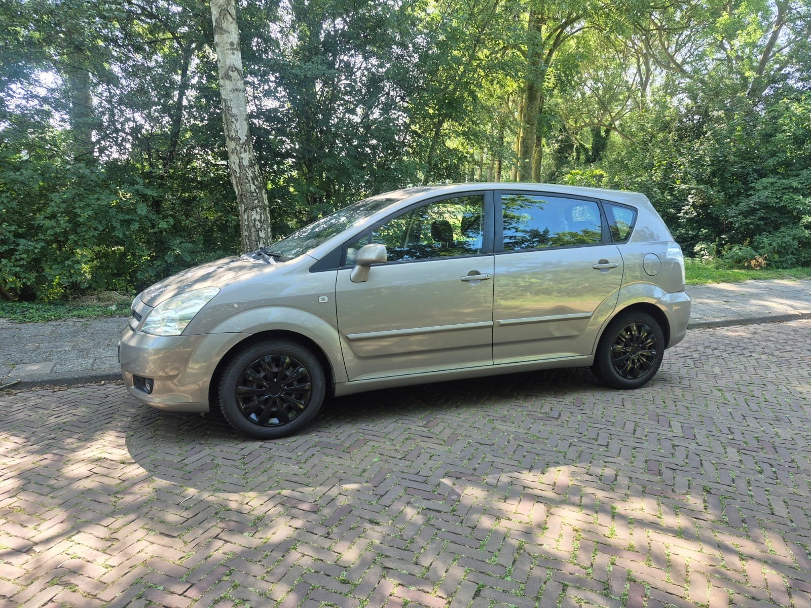 Toyota Corolla Verso 1.8 Vvt-i AUT 7-persoons 2005 Beige, Auto's, 4 cilinders, 129 pk, 7 stoelen, Beige