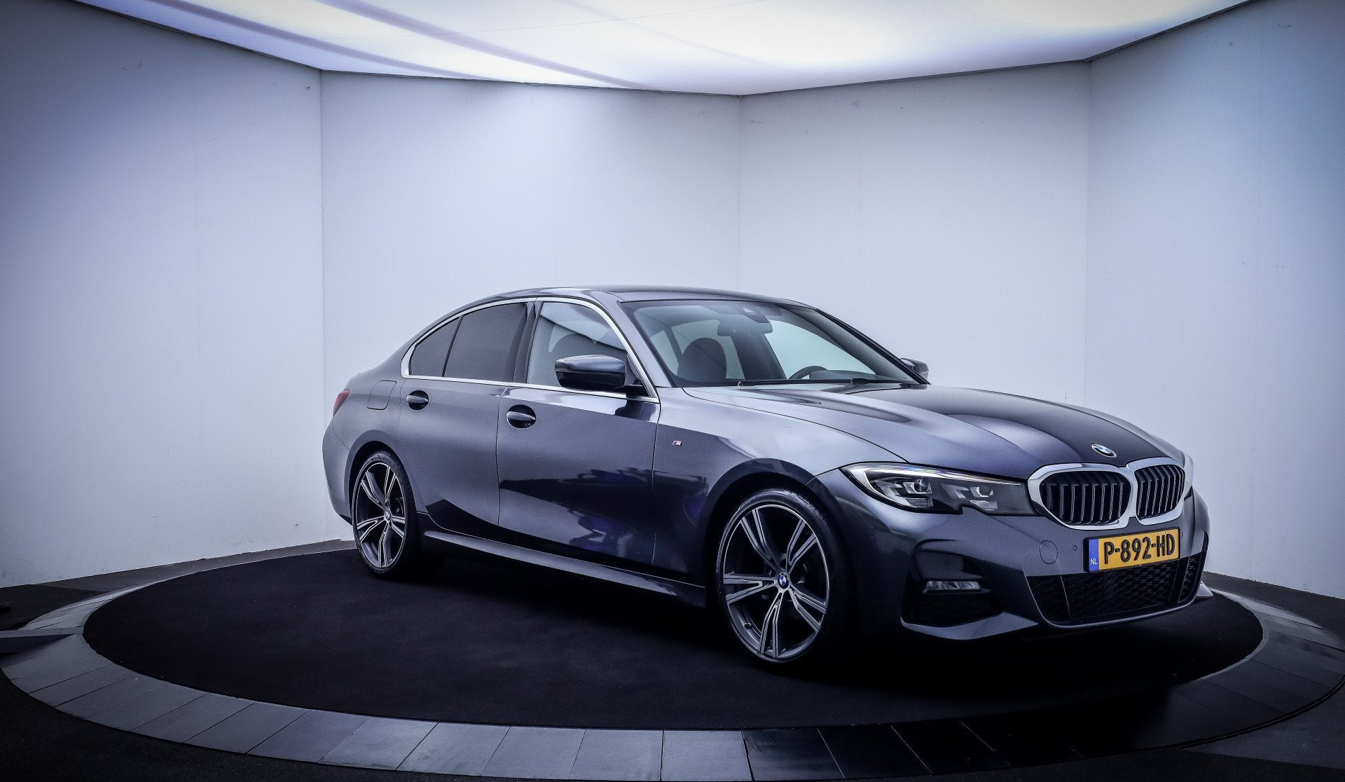 BMW 3-serie 318iA M-SPORT Edition FULL LED | CARPLAY | NAVI, Auto's, Automaat, Achterwielaandrijving, Gebruikt, 1465 kg