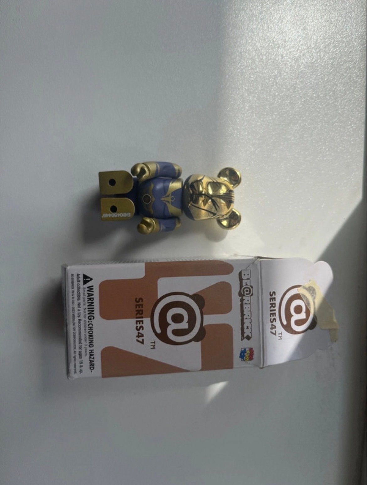 Bearbrick Series 47 Thanos Gold Chrome Figuur, Ophalen of Verzenden, Zo goed als nieuw