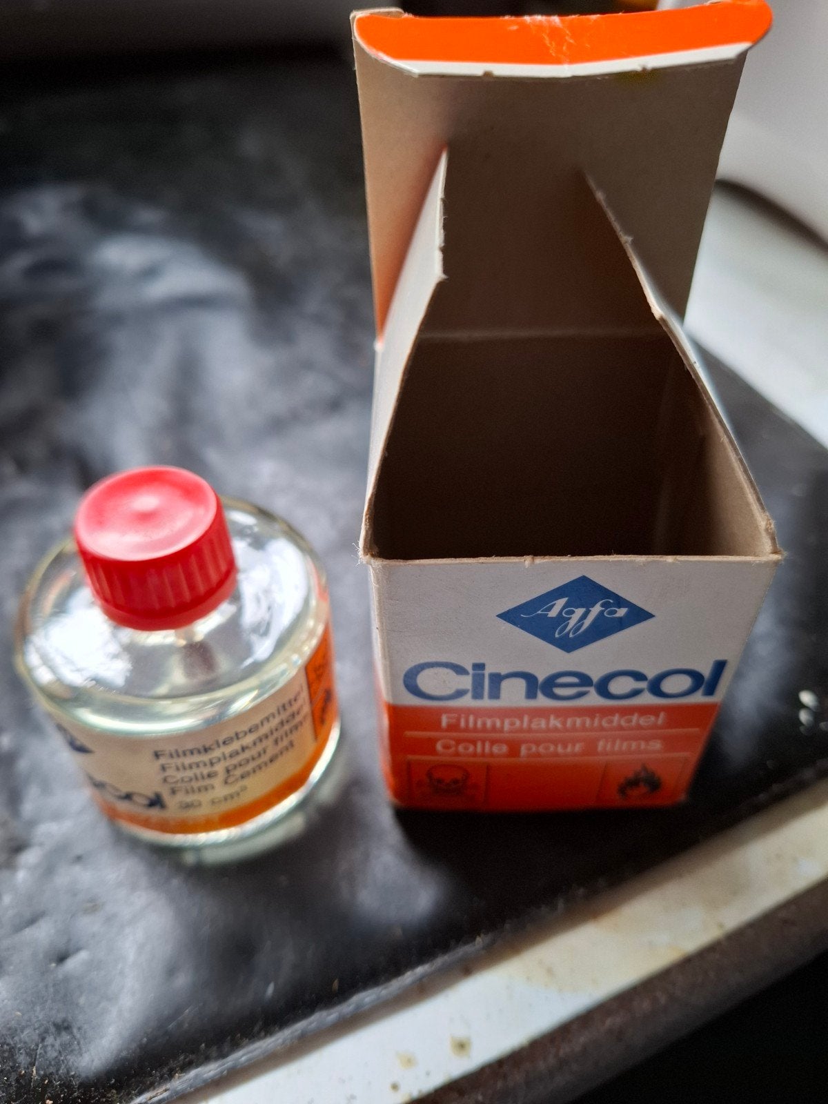 AGFA Cinecol Filmlijm - Vintage Filmlakmiddel, Audio, Tv en Foto, Filmrollen, Ophalen of Verzenden, Accessoire